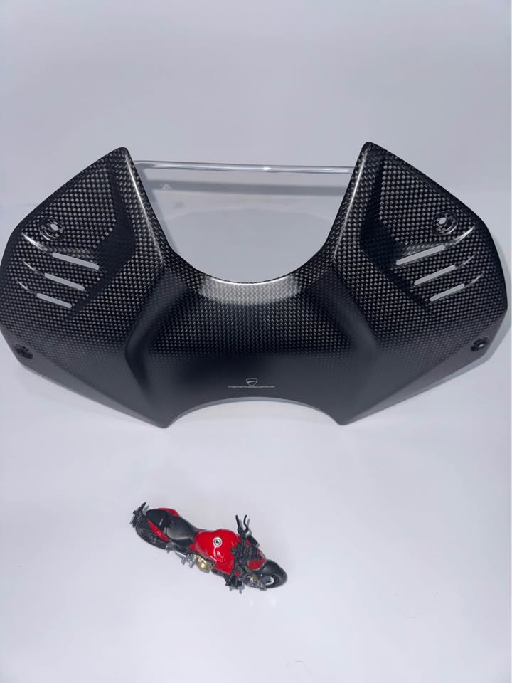 Ducati Streetfighter V4 Carbon Tank Cover