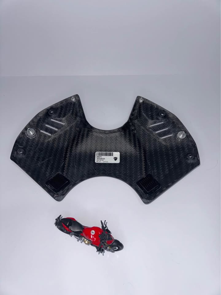Ducati Streetfighter V4 Carbon Tank Cover